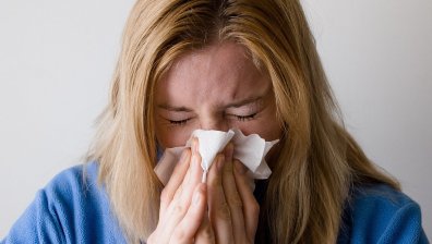 Изследователи установиха: Всеки втори не забелязва инфекцията с Омикрон