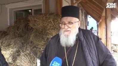 Нагла кражба: Задигнаха 50 кози и овце от отец Иван