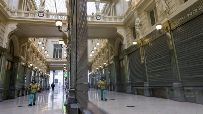 Белгия въвежда вечерен час и затваря училищата до второ нареждане