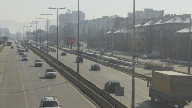 Верижна катастрофа на "Цариградско шосе", едната кола е жестоко ударена отзад