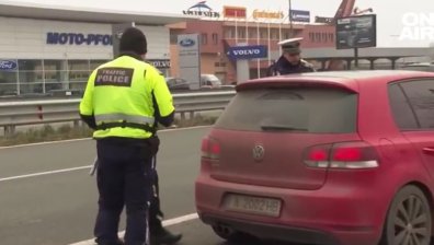 Полицията в Бургас дебне за неправомерно затъмнени стъкла на колите