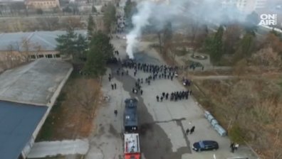 Над 400 арестувани след сблъсъците в Харманли