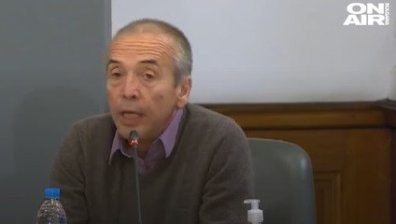 Доц. Мангъров в спор с личните лекари, шефа на "Пирогов" и Борисов
