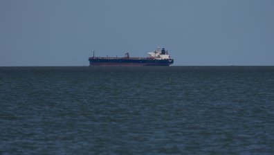 Русия атакува логистичен център в Украйна и товарни кораби в Черно море