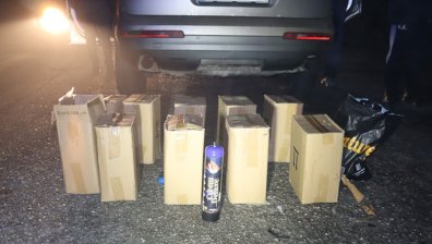 Откриха 10 кашона с райски газ в колата на 18-годишен във Видин