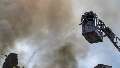Мъж изгоря в апартамента си във Варна, 6 пожарни гасиха пламъците