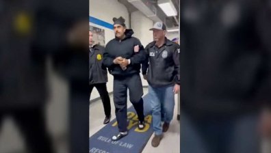 С белезници и под конвой: САЩ показаха Николас Мадуро в Ню Йорк (+СНИМКИ)