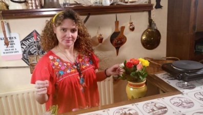 Джони де Бур показва изкуство в чинията в следващия епизод на "С черпак в куфара"