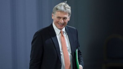 Синът на Песков трупа глоби с "Tesla"-та си, докато "воюва" в Украйна