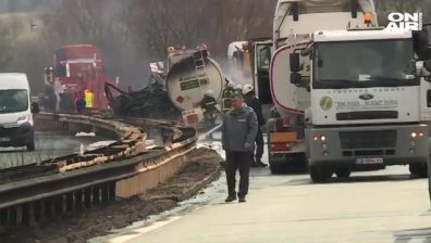 Бензинът, разлял се при катастрофата на АМ "Тракия", горял часове наред 