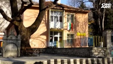 Метална катерушка падна върху 4-годишно дете в Асеновград