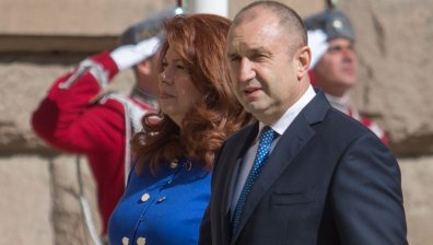 Румен Радев на издигане на знаме за Деня на Европа