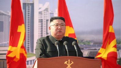 Часовникът на Ким Чен Ун за $12 000 го издаде, че е отслабнал, защо лидерът губи кг?