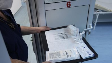 Ваксинацията започна: Пръв бе здравният министър, след него - лидерите на НОЩ