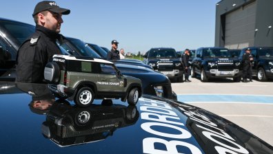 Снабдиха "Гранична полиция" с нови 110 джипа, Стоянов обясни за колите на МВР