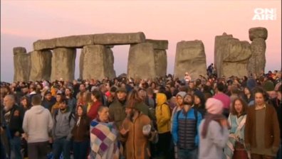 Хиляди посрещнаха лятното слънцестоене в Стоунхендж