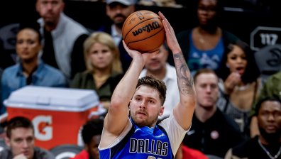 Наистина са извънземни: Лука Дончич наниза 73 т. за победата на "Далас" над "Атланта"