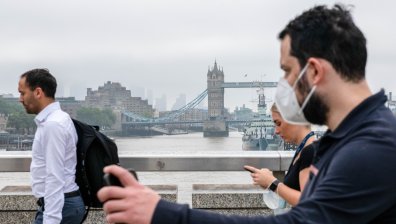 Заради Омикрон обмислят локдаун във Великобритания след Коледа