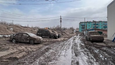 Вулканът Шивелуч покри села с пепел, затвориха училища и отмениха полети