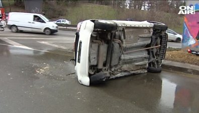 Двама души пострадаха при катастрофа в София