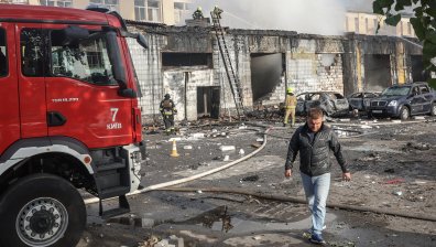Украйна удари с дронове една от най-старите петролни рафинерии в Русия