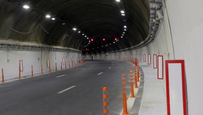 Три години и 50 млн. лв. по-късно: Пуснаха движението в тунела "Витиня"