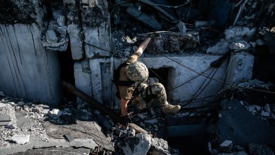 Украйна си върна предишната практика, малки групи "разчистват" руснаците