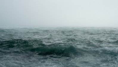 Буря в Черно море потопи турски товарен кораб с 12 души екипаж