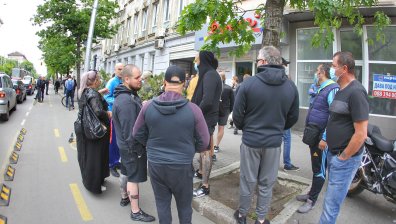 Протестиращи срещу Румен Спецов блокираха за кратко движение в центъра на София