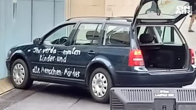 Автомобил се вряза сградата на канцеларията на Меркел