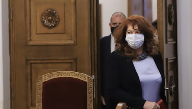 Вицепрезидентът Илияна Йотова е заразена с Ковид-19