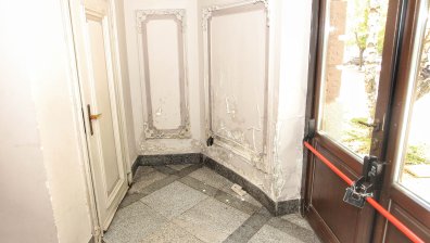 Щетите по сградата на Народния театър "Иван Вазов" след бурята
