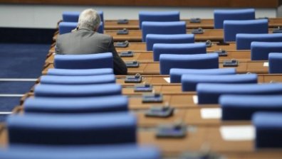 Депутатите обсъждат 9% ДДС за доставка на храна