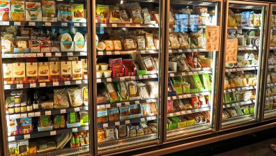 Вместо нагоре - надолу: Преди Великден магазините в Норвегия гъмжат от отстъпки