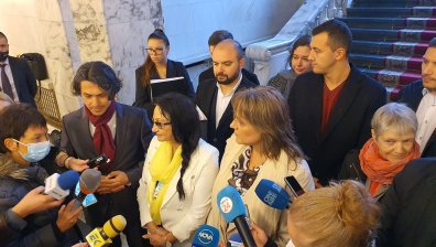 ИК регистрира Радев - Йотова в ЦИК: Победата им е предизвестена