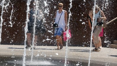 Топлинната вълна "Клеон" обхвана Гърция, живакът доближава 45 градуса