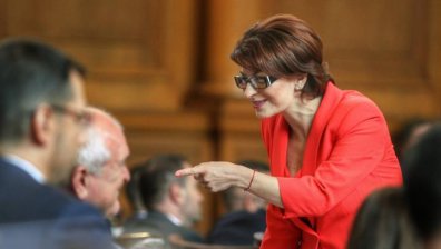 Атанасова за Минчев: Пълна безотговорност, спасява Петков от срам в Скопие?