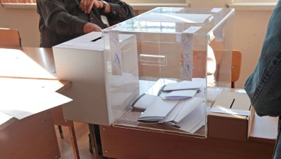 Мистерия! Къде изчезнаха картите за гласуване в секция в Бургас?
