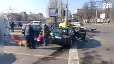 Човек загина при тежка катастрофа на столичния бул. "Сливница"