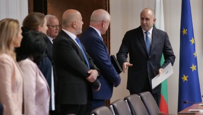 БСП не дойдоха на консултации при Радев, ПП-ДБ напуснаха сърдити