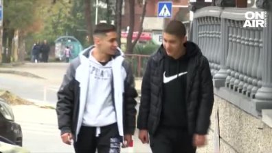 Без да се замислят: Ученици от Велико Търново върнаха изгубено портмоне с пари
