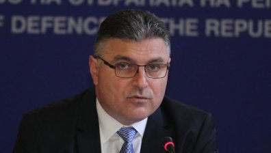 Министър Панайотов: Има надежда да бъде открита "черната кутия" на падналия МиГ-29