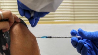 Опашките от желаещи за ваксина продължават, предпочитат Janssen и Pfizer