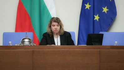 Киселова към депутатите: Огромната гражданска енергия, която намери израз в протести, изисква решения