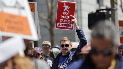 Какво и защо се случва с бизнеса на Airbnb