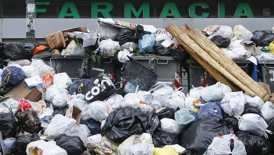 Тонове боклуци заляха Рим, градът е пред санитарна криза