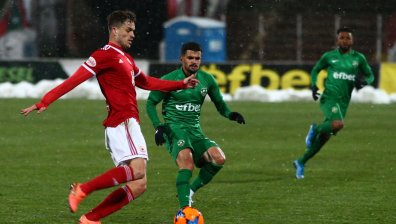 10 от "Лудогорец" се спасиха от загуба и стигнаха до безценно 1:1 срещу ЦСКА