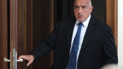 МС отпуска пари за борбата с африканската чума и за новите изтребители