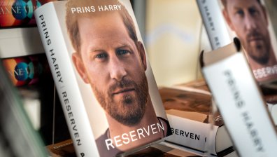 Принц Хари организира извънредно събитие заради мемоарите си
