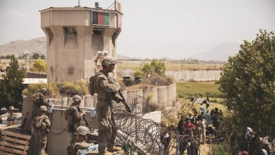 Евакуират американци с хеликоптери от Кабул,  достигането до летището носи рискове